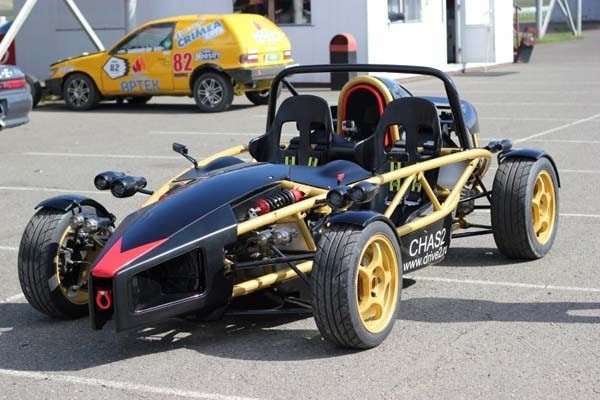 Самодельный спортивный автомобиль реплика Ariel Atom